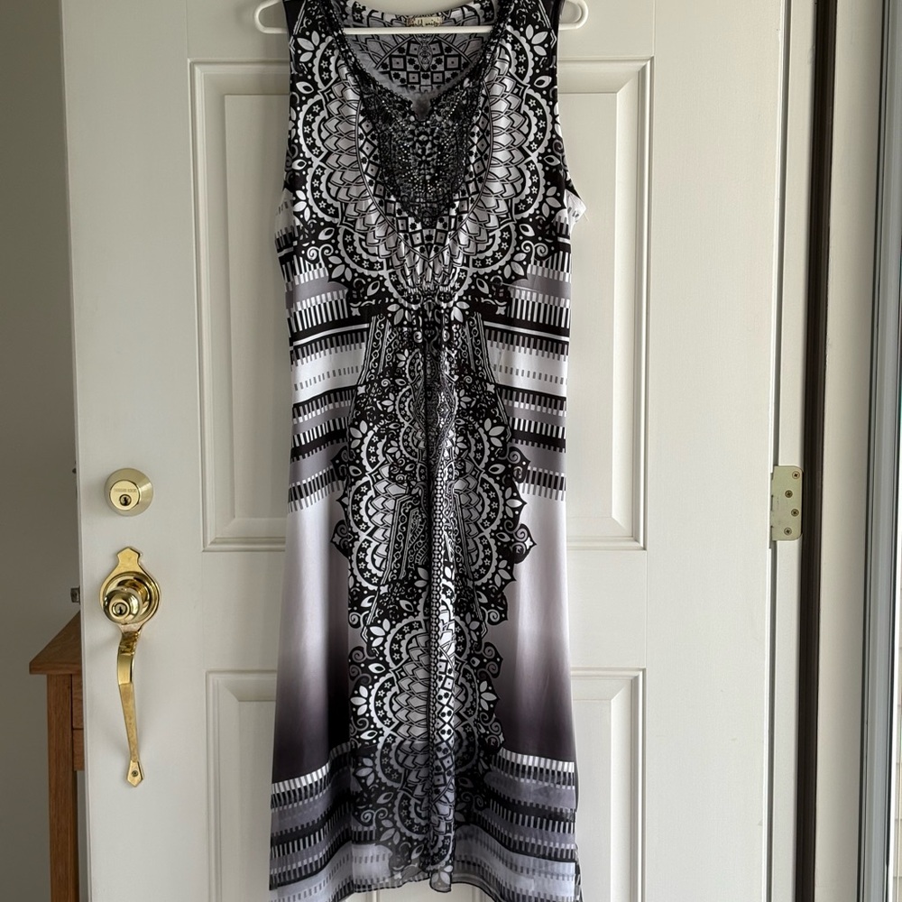 Elegant Black and White Patterned Dress